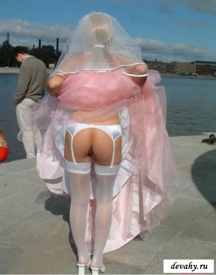 Раздетые попки с влагалищами тёлок на свадьбах смотреть эротику