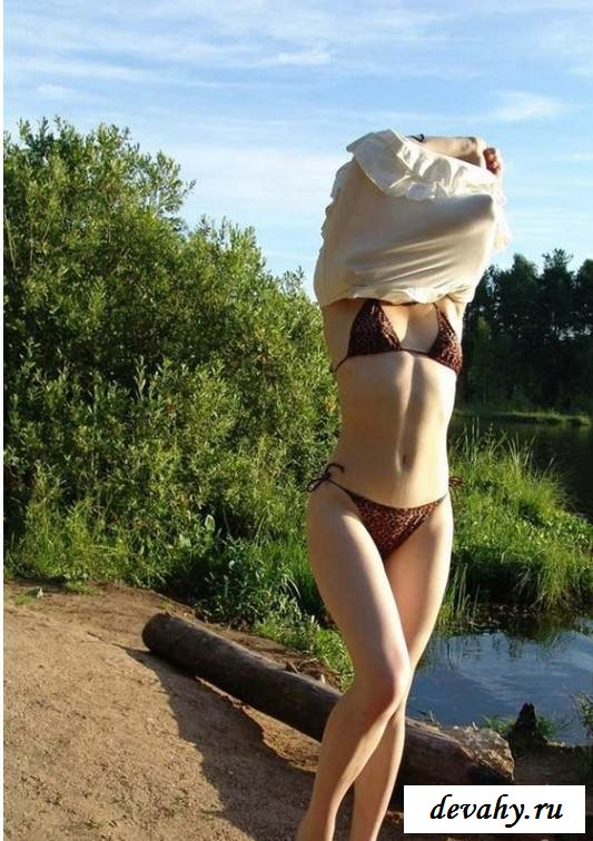 Обнаженная девушка в тигровом купальнике  (16 пошлых изображений) секс фото