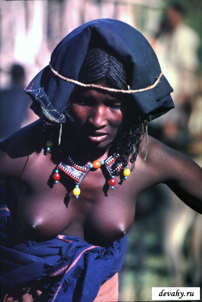Обнажённые девушки из одного племени